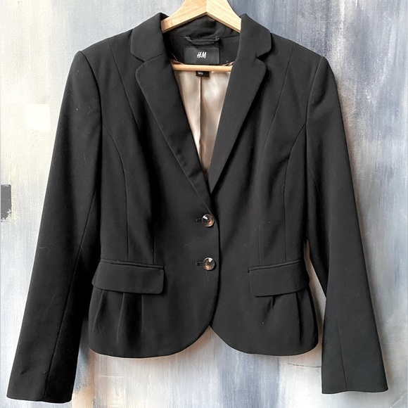H&M Jackets & Blazers - H&M Classic Black Cropped Fitted Blazer Size 6